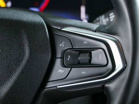 Used 2025 Chevrolet Trax LT w/ LT Convenience Package FWD image 14