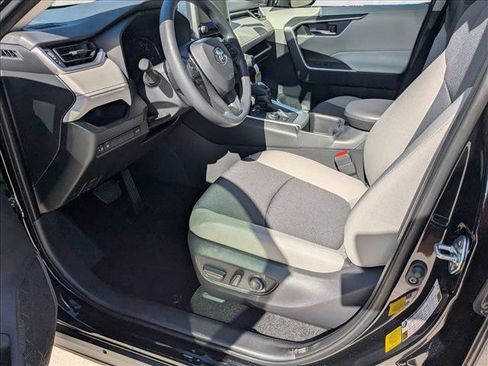 Used 2025 Toyota RAV4 XLE w/ Convenience Package image 4