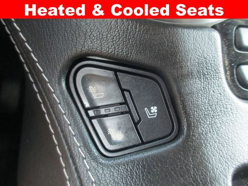 Used 2018 GMC Yukon XL SLT w/ Open Road Package AWD/4WD image 20