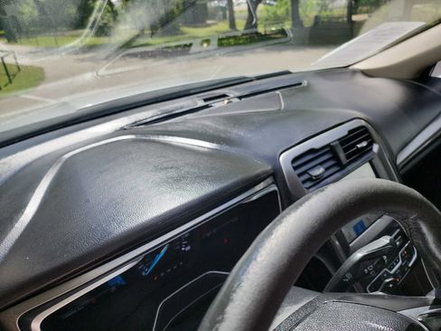 Used 2017 Ford Fusion SE w/ Fusion SE Technology Package FWD image 23