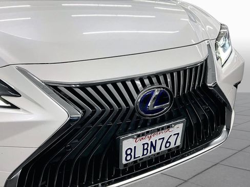 Used 2019 Lexus ES 300h w/ Premium Package FWD image 29