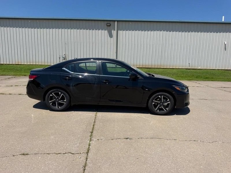 Used 2025 Nissan Sentra SV FWD image 2
