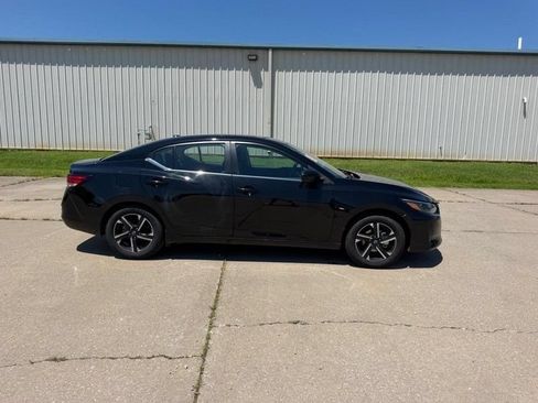 Used 2025 Nissan Sentra SV FWD image 2
