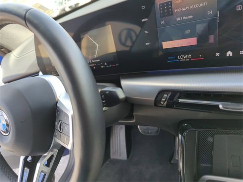 Used 2025 BMW X2 xDrive28i w/ M Sport Package image 23