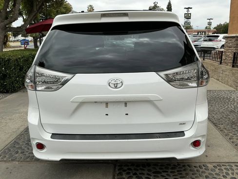 Used 2015 Toyota Sienna SE w/ SE Preferred Package FWD image 6