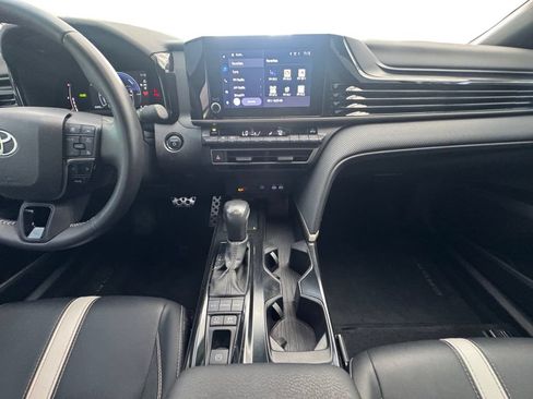 Used 2025 Toyota Camry SE w/ Convenience Package FWD image 12
