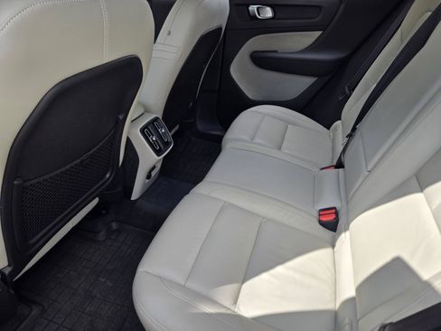 Certified 2023 Volvo XC40 B5 Plus w/ Climate Package AWD/4WD image 27