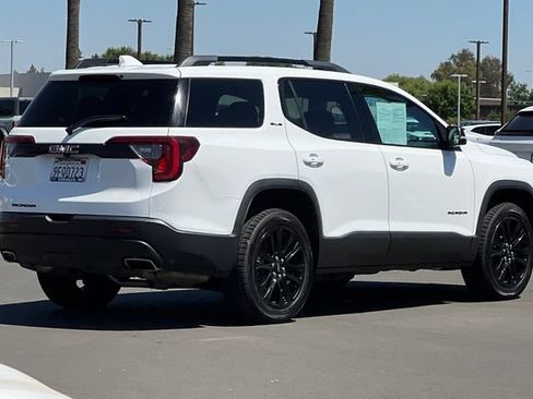 Used 2023 GMC Acadia SLE w/ Driver Convenience Package FWD image 4