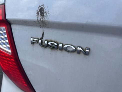 Used 2011 Ford Fusion SE image 12