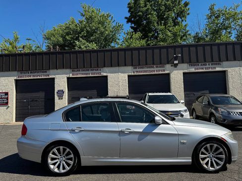 Used 2011 BMW 328i xDrive Sedan w/ Premium Pkg AWD/4WD image 7