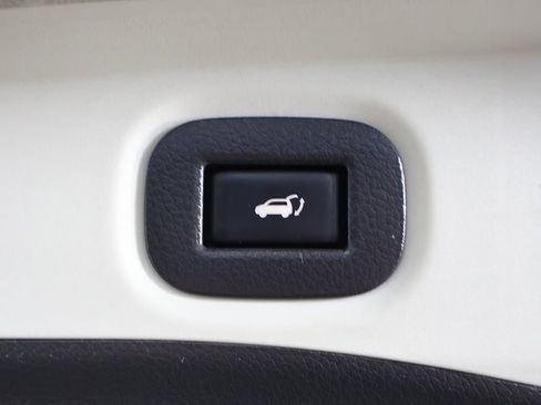 Used 2017 Nissan Rogue SV AWD/4WD image 53