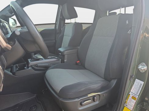 Used 2021 Toyota Tacoma TRD Off-Road image 15