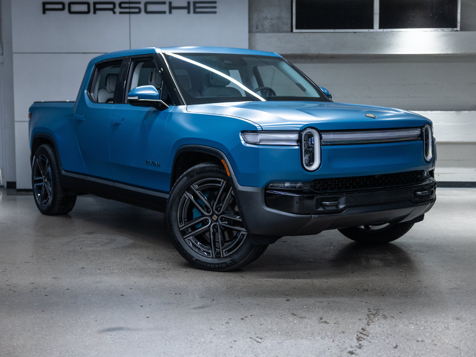 Used 2026 Rivian R1T Premium Quad AWD/4WD image 12
