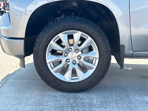 Used 2024 Chevrolet Silverado 1500 Custom AWD/4WD image 31
