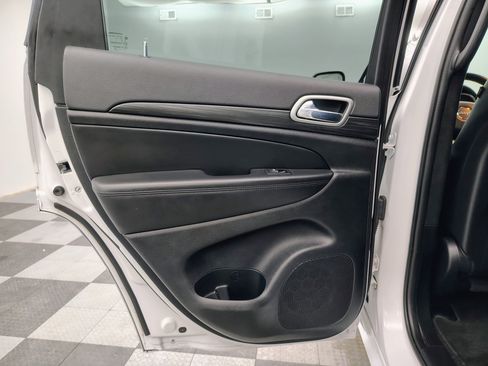 Used 2022 Jeep Grand Cherokee Laredo X image 25