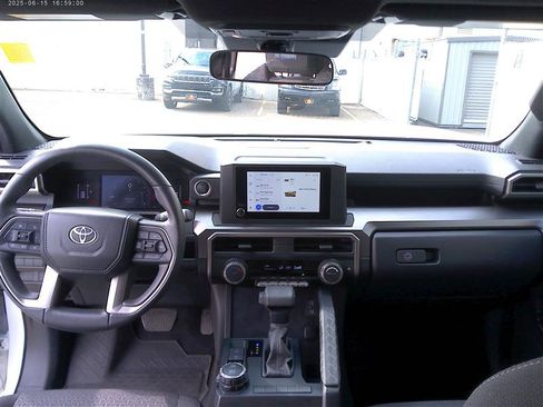 Used 2025 Toyota 4Runner SR5 AWD/4WD image 9