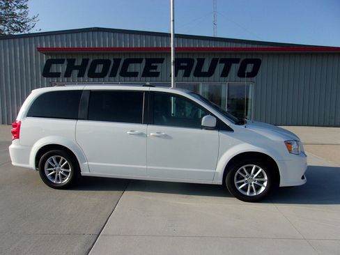 Used 2019 Dodge Grand Caravan SXT FWD image 2
