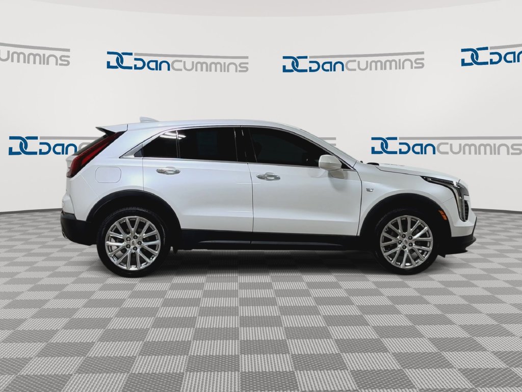 Used 2019 Cadillac XT4 Luxury w/ Cold Weather Package AWD/4WD image 2