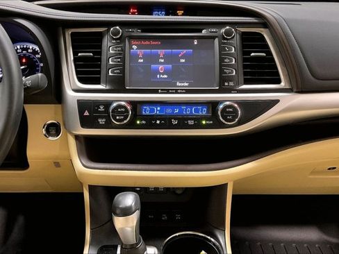 Used 2018 Toyota Highlander XLE AWD/4WD image 6