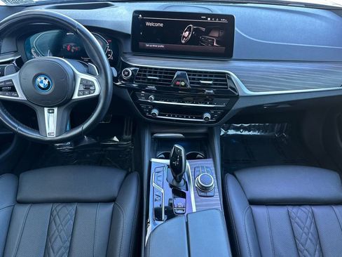 Used 2022 BMW 530e xDrive w/ Premium Package image 13