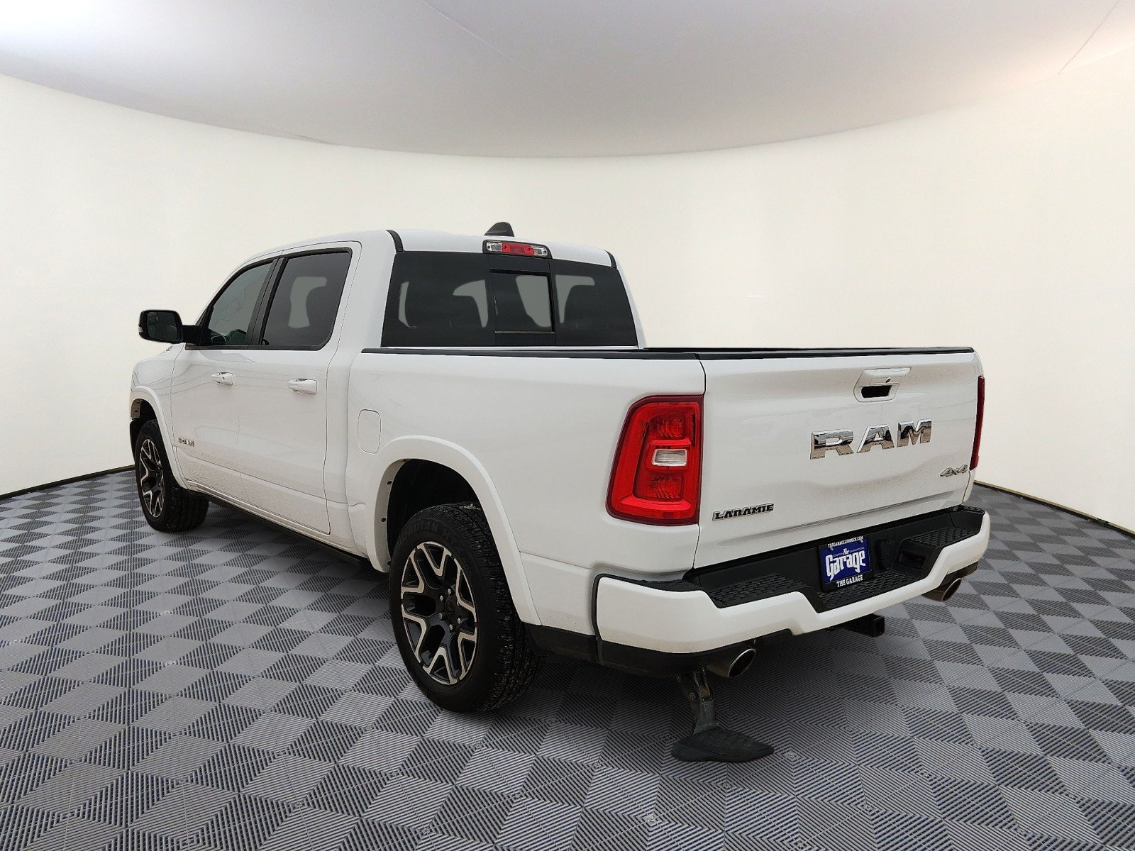 Used 2025 RAM 1500 Laramie AWD/4WD image 3