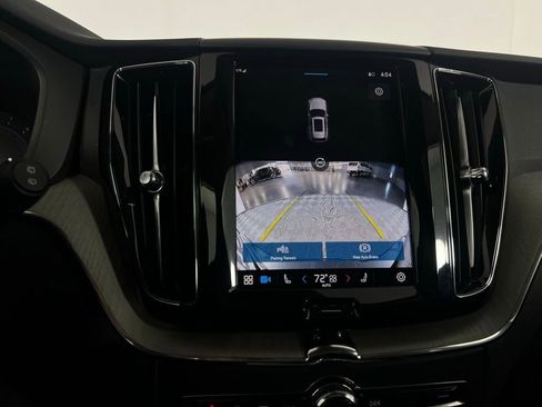 Used 2025 Volvo XC60 B5 Plus image 18