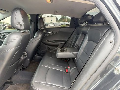 Used 2017 Chevrolet Malibu LT FWD image 34