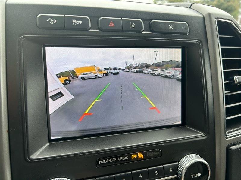 Used 2020 Ford Expedition XLT w/ Equipment Group 202A AWD/4WD image 14