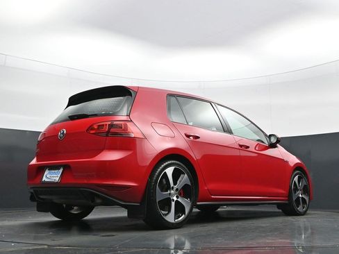 Used 2017 Volkswagen GTI SE FWD image 28