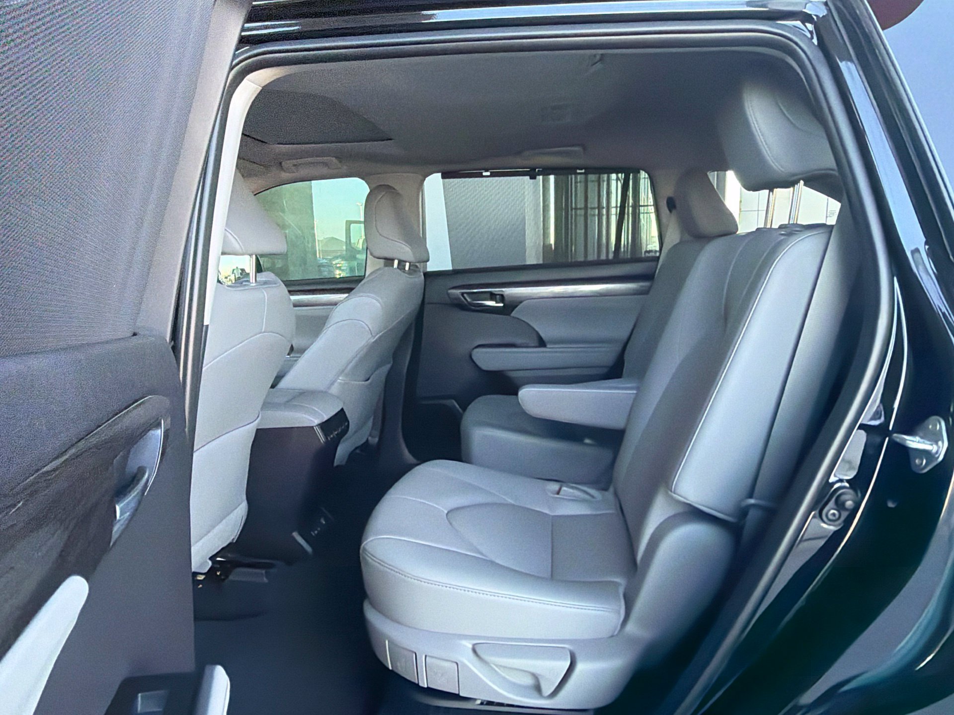 Certified 2026 Toyota Highlander Limited AWD/4WD image 11