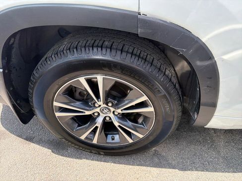 Used 2016 Toyota Highlander XLE AWD/4WD image 5