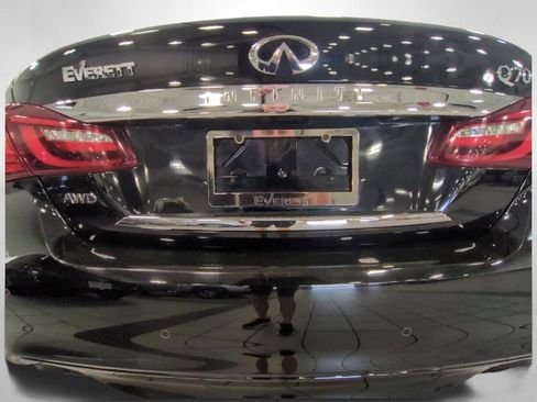 Used 2015 INFINITI Q70 5.6 w/ Deluxe Touring Package image 28