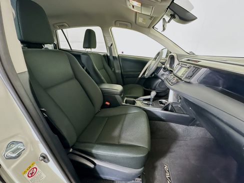 Used 2018 Toyota RAV4 LE FWD image 28