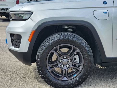 Used 2025 Jeep Grand Cherokee Trailhawk AWD/4WD image 9