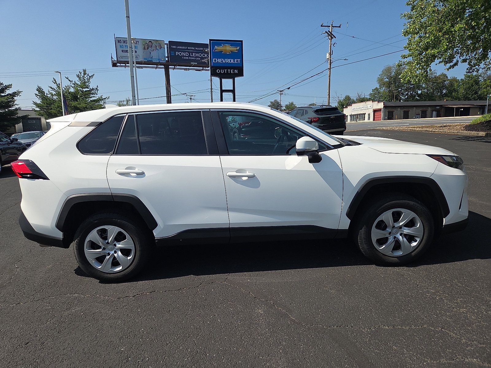 Used 2023 Toyota RAV4 LE AWD/4WD image 2