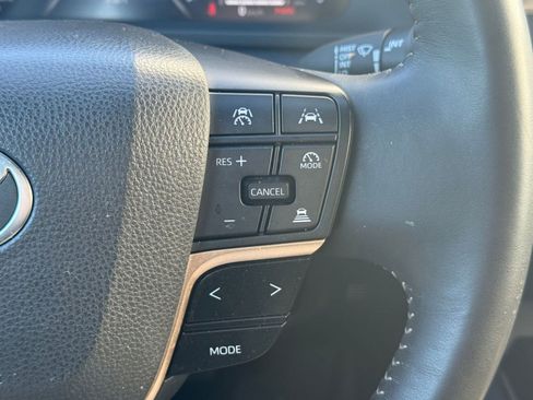 Used 2025 Toyota Crown XLE image 26