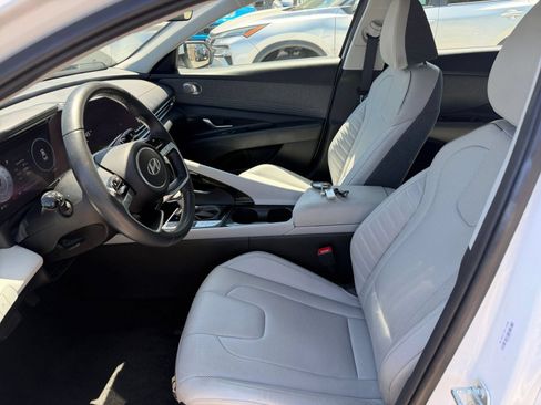 Used 2025 Hyundai Elantra Limited FWD image 27