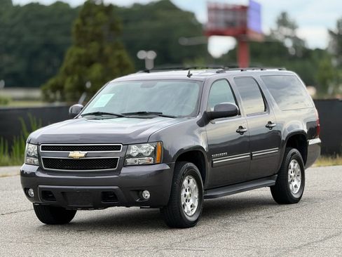 Used 2011 Chevrolet Suburban LT w/ Luxury Package AWD/4WD image 6