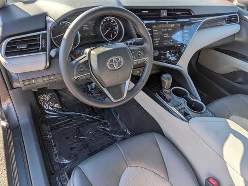 Used 2018 Toyota Camry XLE FWD image 2