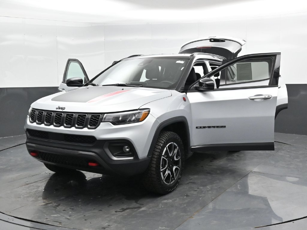 Used 2024 Jeep Compass Trailhawk AWD/4WD image 52