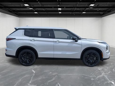 New 2026 Mitsubishi Outlander LE AWD/4WD image 6