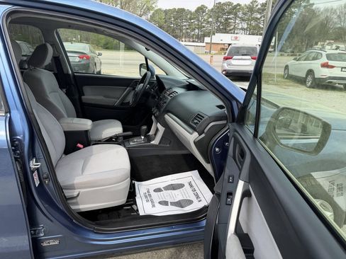 Used 2015 Subaru Forester 2.5i Premium w/ All-Weather Package AWD/4WD image 19