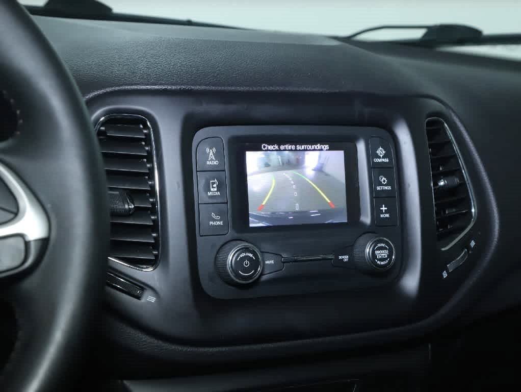 Used 2018 Jeep Compass Latitude FWD image 25