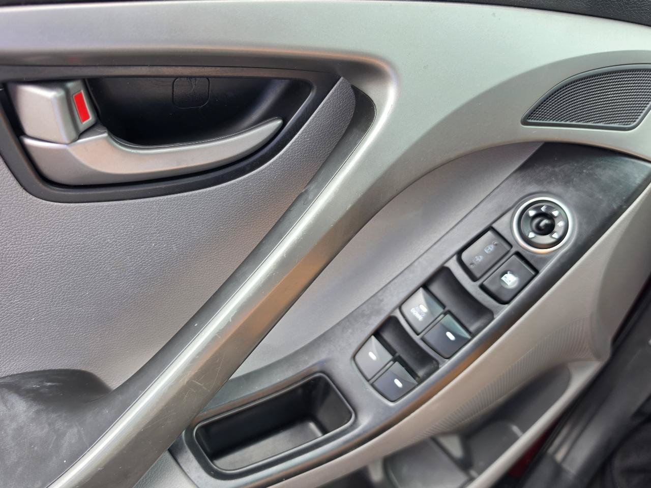 Used 2016 Hyundai Elantra SE FWD image 16