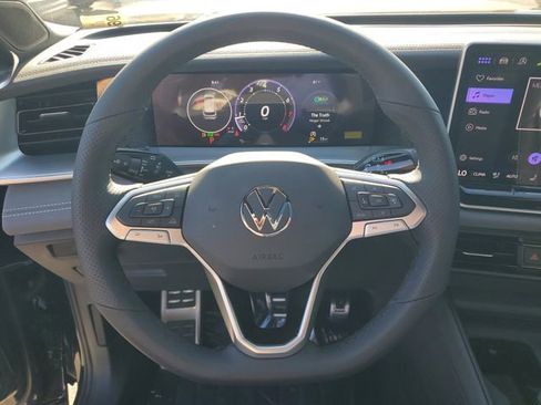 New 2026 Volkswagen Tiguan SE R-Line FWD image 18