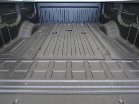 Used 2017 Nissan Titan SV image 24