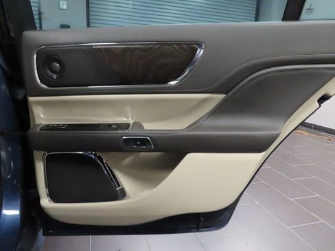 Used 2020 Lincoln Continental w/ Premium Package image 13