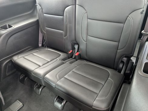 Used 2023 GMC Acadia SLT AWD/4WD image 30