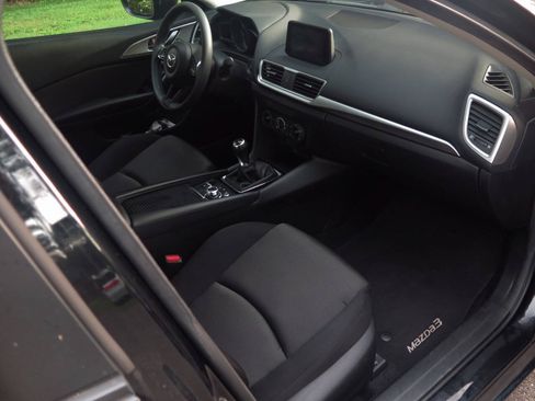 Used 2017 MAZDA MAZDA3 Sport FWD image 16