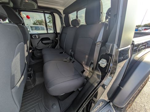 Used 2024 Jeep Gladiator Rubicon image 7